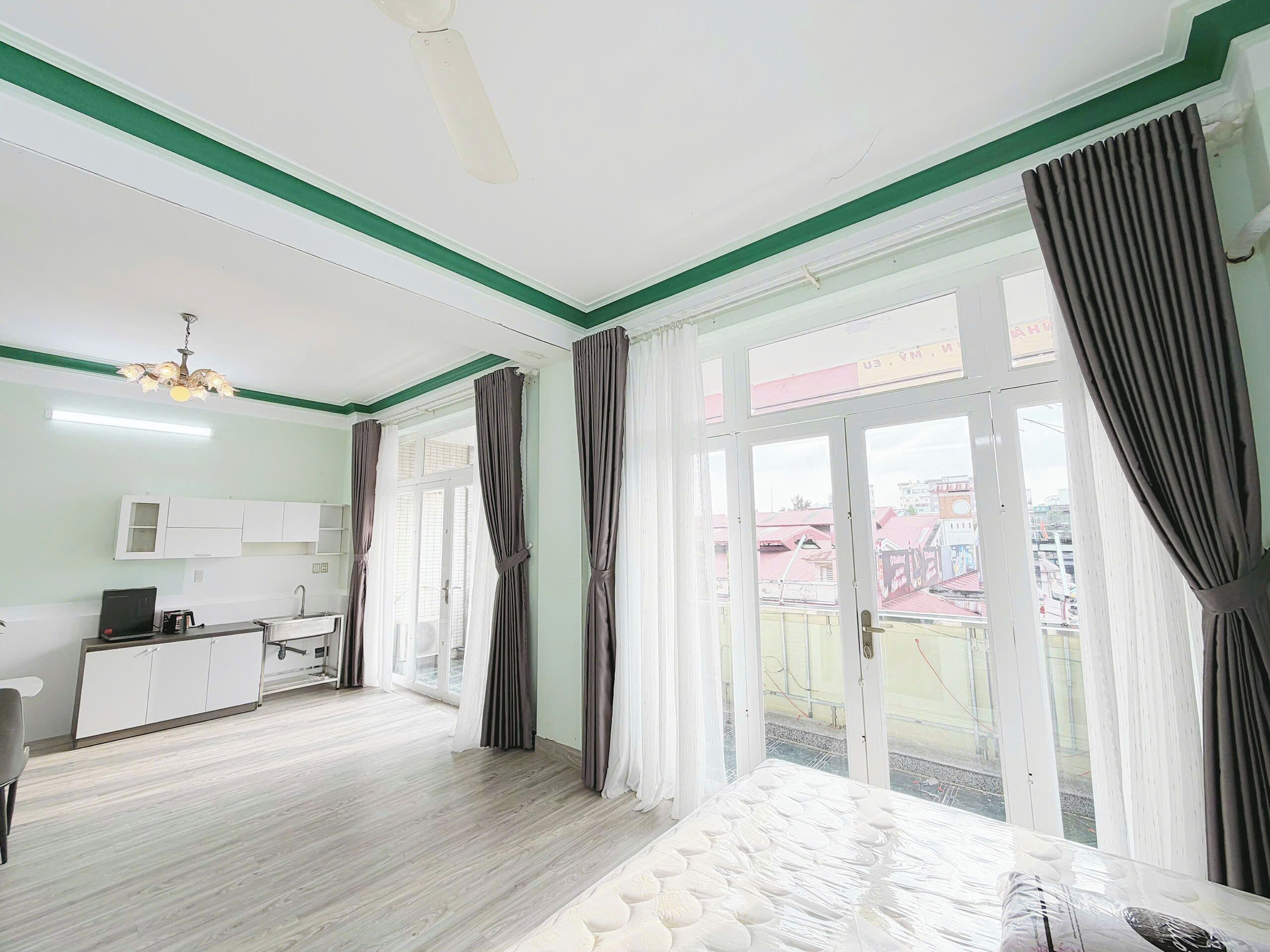 Family Shared Dormitory, Balcony