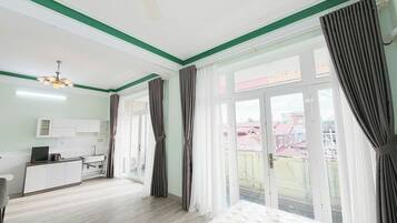 Family Shared Dormitory, Balcony