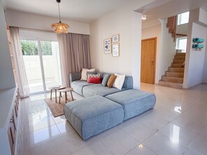 Smart TV, books, stereo, computer monitors - Villa Rhodéa | Private Heated Pool | 180sqm | 200m to Sea | 10 people (Ialisos)
