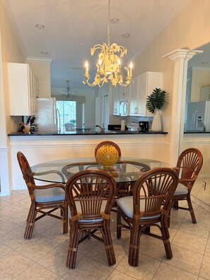 Dining - Naples Florida - Golf, Tennis and Pickleball and Dining Community. 2BR + Den (Naples)