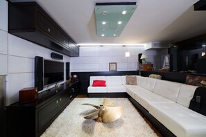 Living area - The Shipowner's Villa - your retreat with a view and patio (Campania)