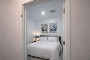 Bureau, espace de travail pour ordinateur portable, Wi-Fi gratuit