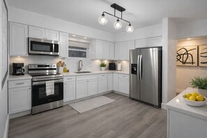 Living area - Lagunna by the Airport  (Hollywood)