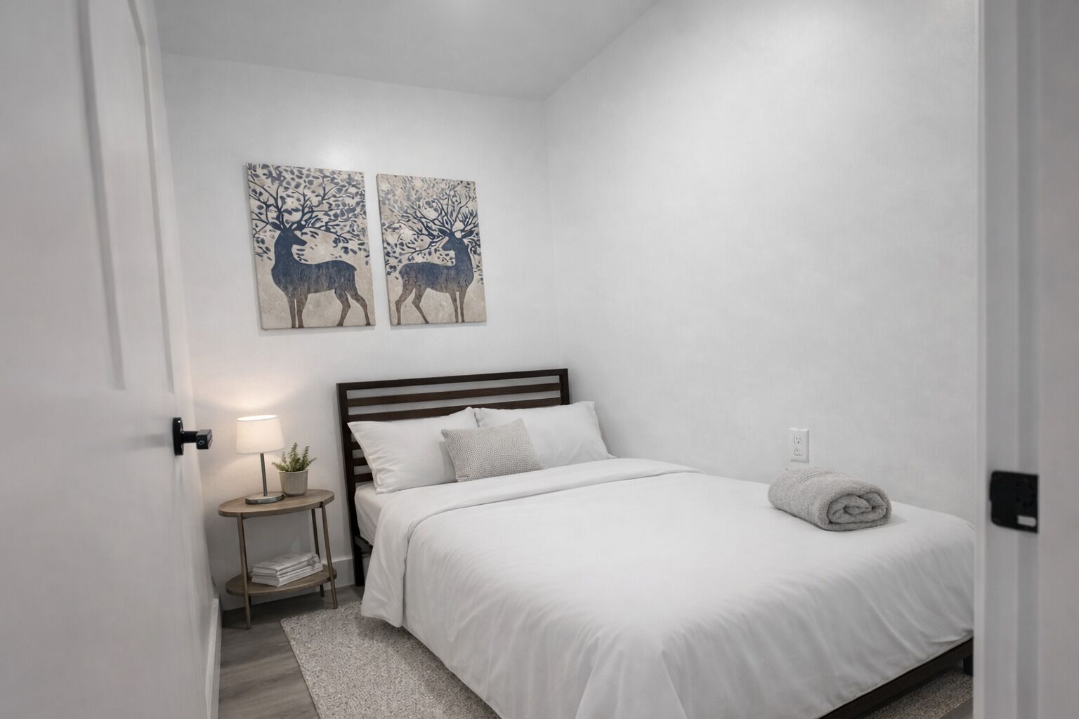 Desk, laptop workspace, free WiFi