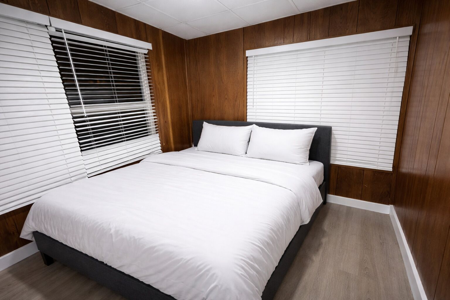 Escritorio, espacio para trabajar con un portátil, wifi gratis