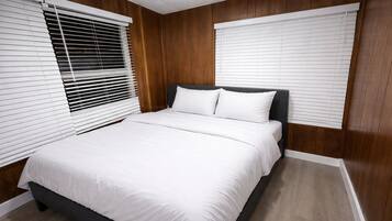 Escrivaninha, espaço de trabalho para notebook, Wi-Fi de cortesia