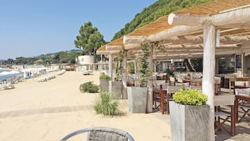 House | Outdoor dining