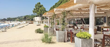 House | Outdoor dining
