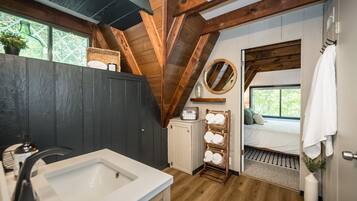 2 slaapkamers, een strijkplank/strijkijzer, wifi, beddengoed