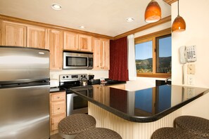 Fridge, microwave, oven, stovetop - Slopeside Condo + Hot Tub Access (Breckenridge)