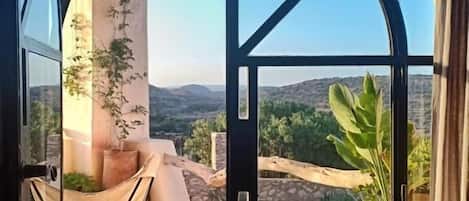 Deluxe Double Room, Valley View | Interior