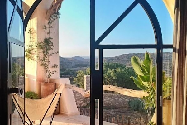 Deluxe Double Room, Valley View | Interior