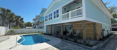 حمّام سباحة مُدفَّأ