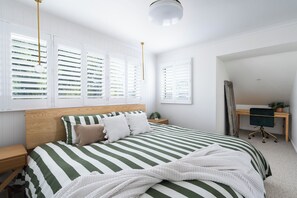 3 bedrooms, WiFi, bed sheets - 800m to Main Beach | River, Cafés & Shops (Ocean Grove)