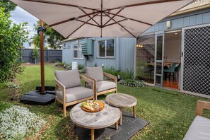 Outdoor dining - 800m to Main Beach | River, Cafés & Shops (Ocean Grove)