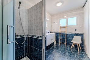 Shower, hair dryer, towels, soap