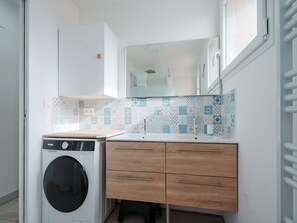 Bathroom - Light Filled Property Near Sea (Agde)