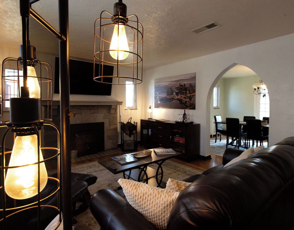 Smart TV, fireplace, books, music library