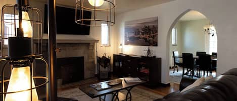 Smart TV, fireplace, books, music library