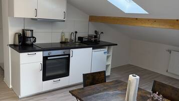 Comfort-Studiosuite, Küche | Eigene Küche | Kühlschrank, Ofen, Kochgeschirr/Geschirr/Besteck