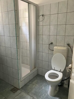 Apartment | Bathroom - Bright Getaway by the Village Lane (Povljana)