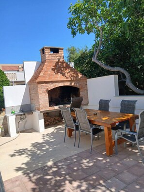 Apartment | Outdoor dining - Bright Getaway by the Village Lane (Povljana)