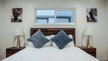 4 bedrooms, iron/ironing board, WiFi, bed sheets