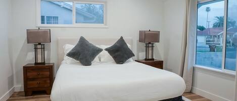 4 bedrooms, iron/ironing board, WiFi, bed sheets