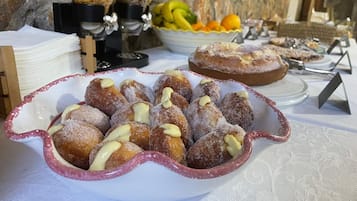 Tägliches inbegriffenes kontinentales Frühstück
