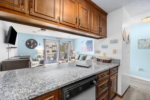 Interior - Cozy 1-bedroom condo ,2 minute walk to beach! (Myrtle Beach)