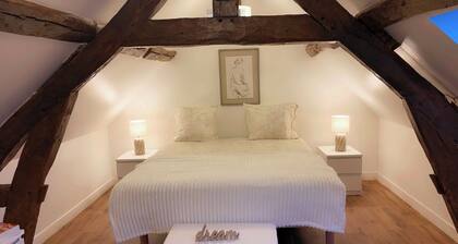 L'instant cocooning
est Ă 300m du centre ville de NeufchĂątel en Bray !