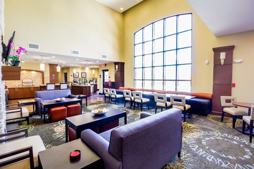 Free Breakfast, Free Wi-Fi, Outdoor Pool | Roll-in Shower