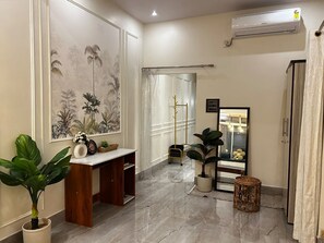 Unclassified image, 3 of 13, button - Entire 3rd Floor With Glass Room of 180° Mountain View & Private Terrace (Jamshedpur)