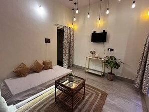 Unclassified image, 4 of 13, button - Entire 3rd Floor With Glass Room of 180° Mountain View & Private Terrace (Jamshedpur)