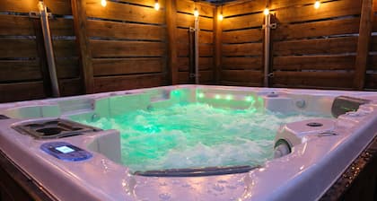 Sweeping Panoramic Lake Views - Hot Tub - Sleeps20