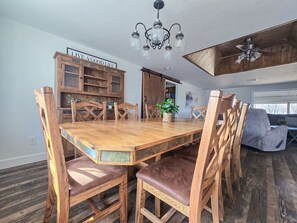 Dining - Sweeping Panoramic Lake Views - Hot Tub - Sleeps20 (Kingston)
