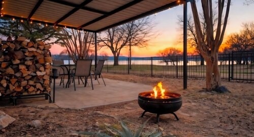 Sweeping Panoramic Lake Views - Hot Tub - Sleeps20