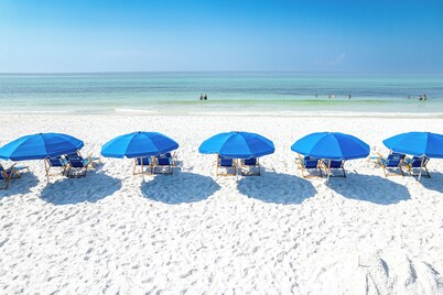 Top Floor Gulf Front Studio IBR 705 w/Beach Service sleeps 6