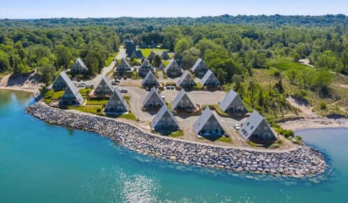 Unit #25: Walk to Beach Chalet + Resort Amenities