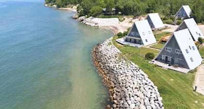 Juniper Presents: Chalet #44 Nr Resort Pool, Courts & Walk to Beach