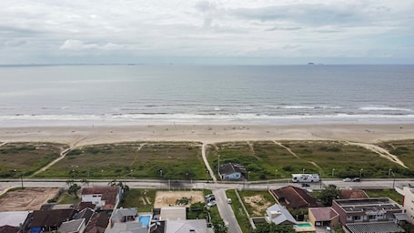Beach. Memora Guesthouse - Suite very close to the beach! 15 minutes from Ilha do Mel!