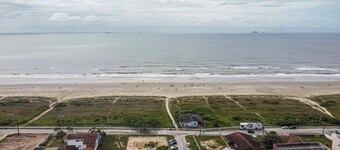 Memora Guesthouse - Suite very close to the beach! 15 minutes from Ilha do Mel!