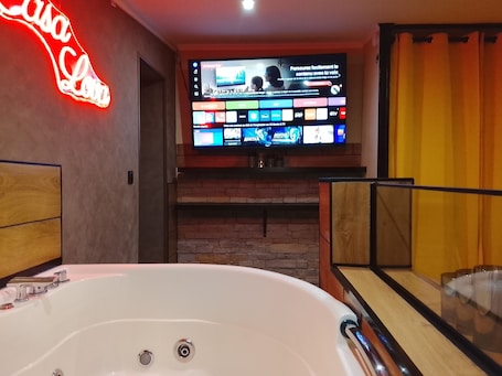 Interni. CASA LOVA Jacuzzi, whirlpool bath. Romantic setting Escape and relaxation ❤️