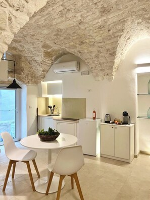 Dining - Charming renovated Suite in Ostuni old town with star vaults (Ostuni)