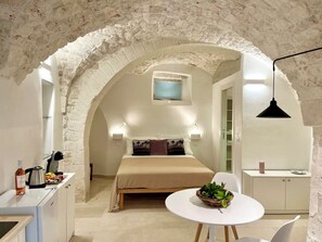 1 Schlafzimmer, Reisekinderbett, Bettwäsche
