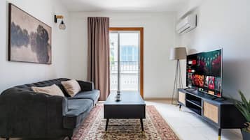 Apartment, Balcony | Living area