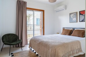 apartman, erkély | Íróasztal, vasaló/vasalódeszka és ingyenes wifi