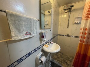 Hair dryer, towels, soap, toilet paper - Comfortable and centrally located mini-apartment (Cusco)