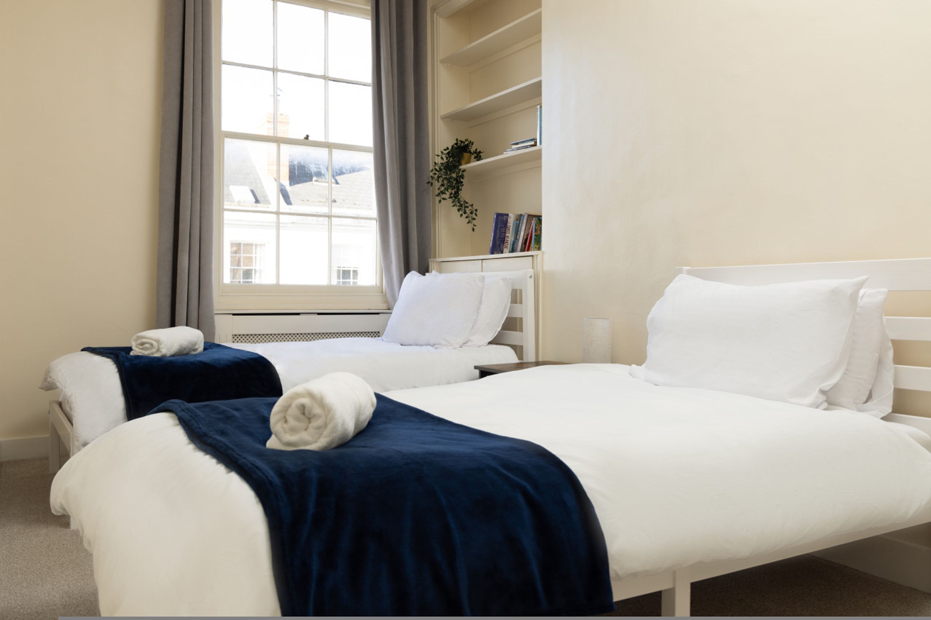 4 bedrooms, desk, iron/ironing board, travel cot