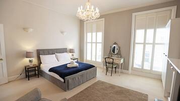4 bedrooms, desk, iron/ironing board, travel crib